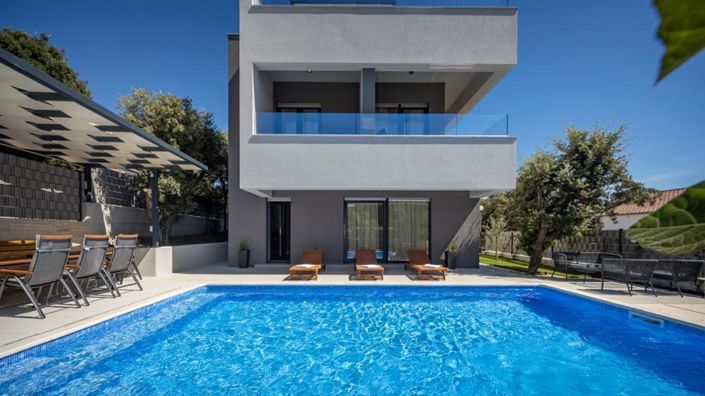 Image No.5-4 Bed Property for sale