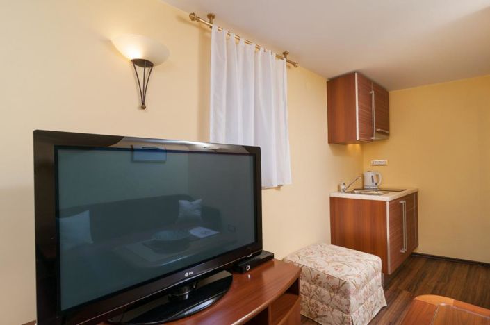 Image No.10-7 Bed Property for sale