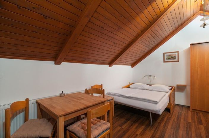 Image No.24-7 Bed Property for sale