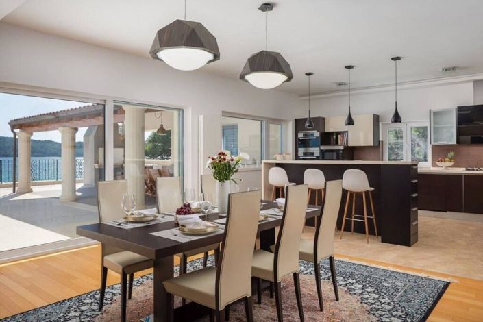 Image No.22-7 Bed Property for sale