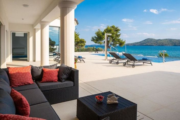 Image No.8-7 Bed Property for sale