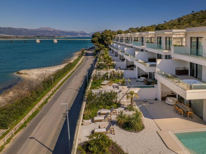 Image No.10-5 Bed Property for sale