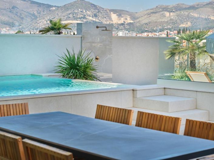 Image No.17-5 Bed Property for sale