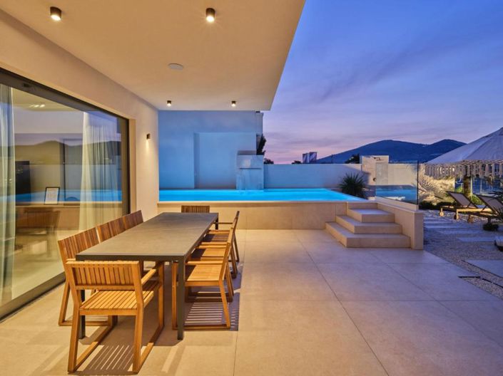 Image No.19-5 Bed Property for sale