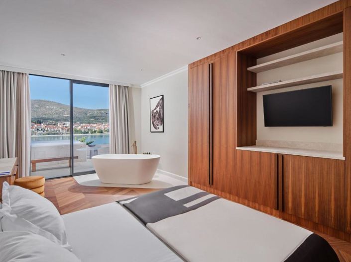 Image No.22-5 Bed Property for sale