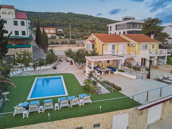 Image No.6-5 Bed Property for sale