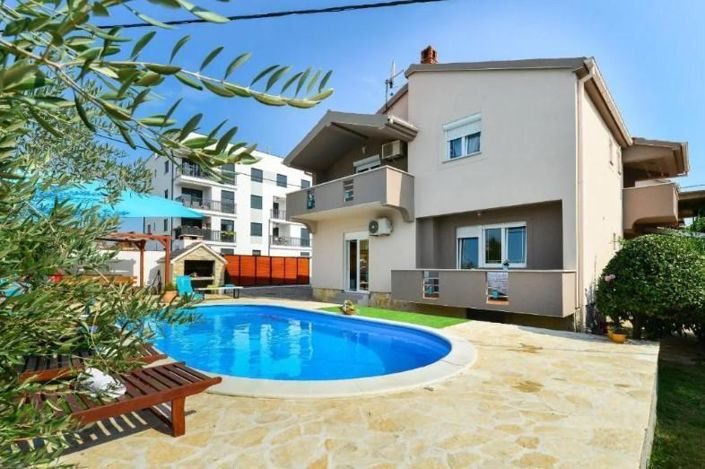 Image No.1-Propriété de 5 chambres à vendre à Croatie
