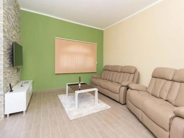 Image No.14-5 Bed Property for sale