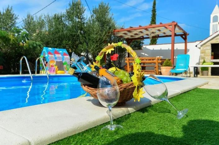 Image No.3-5 Bed Property for sale