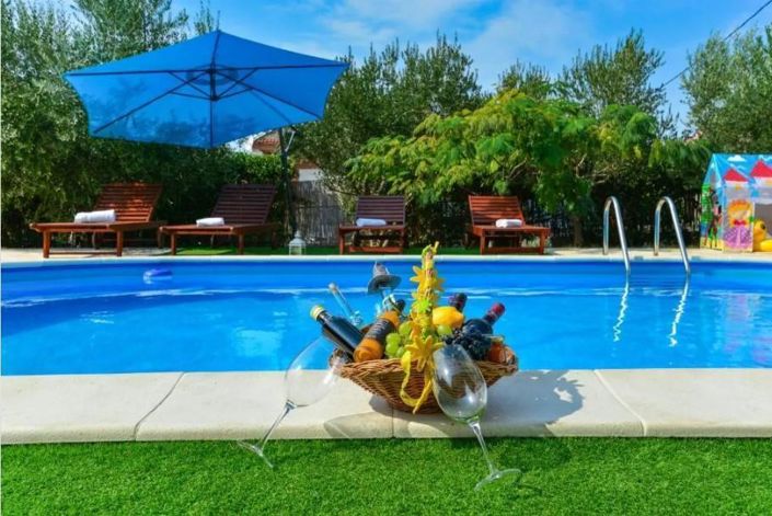 Image No.4-5 Bed Property for sale