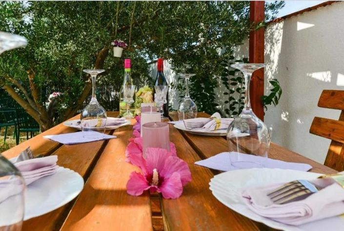 Image No.9-5 Bed Property for sale