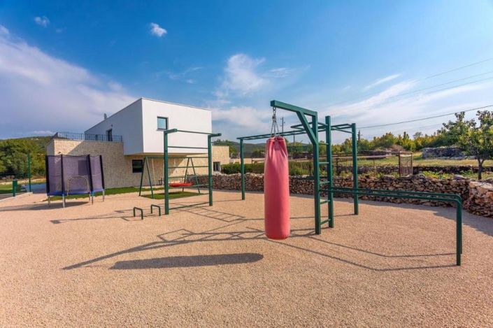 Image No.14-3 Bed Property for sale