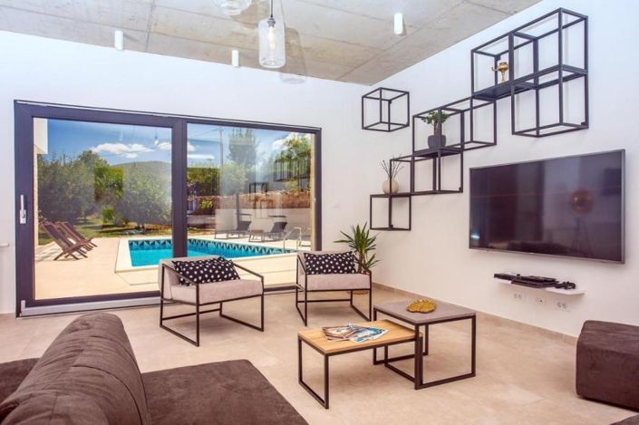 Image No.15-3 Bed Property for sale