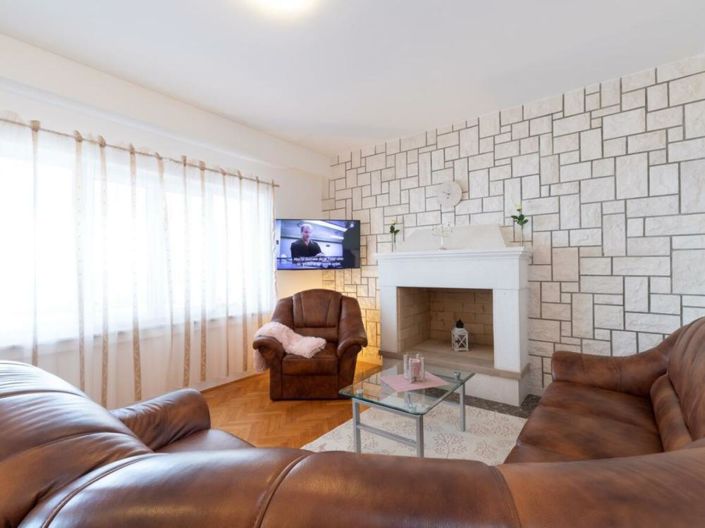 Image No.15-4 Bed Property for sale