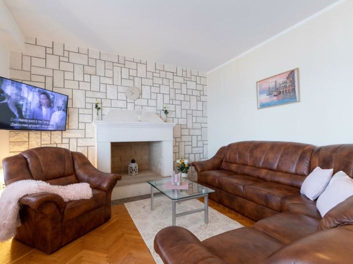 Image No.16-4 Bed Property for sale