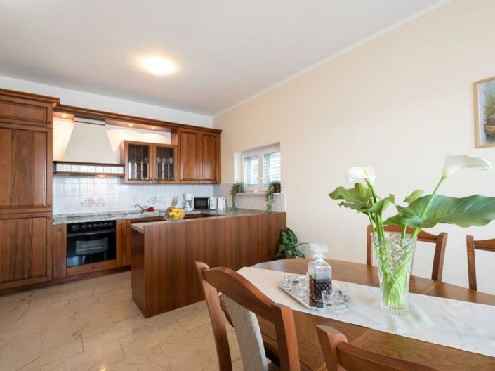 Image No.18-4 Bed Property for sale