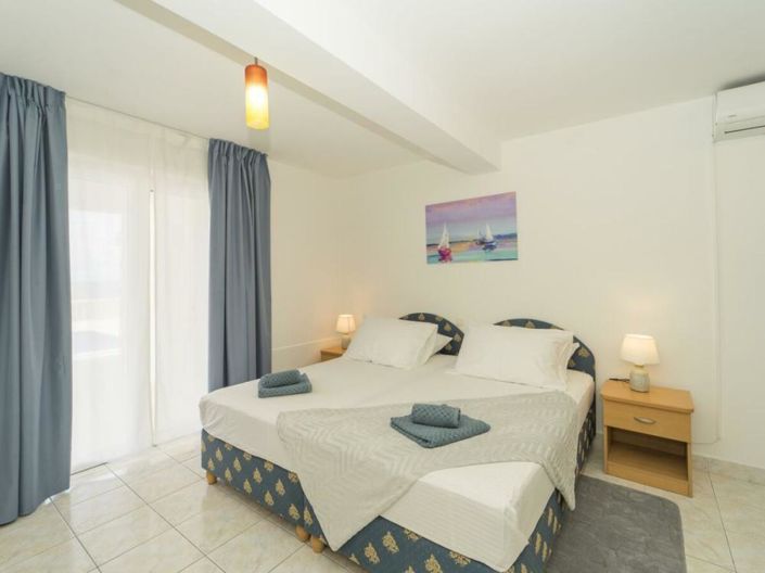 Image No.25-4 Bed Property for sale