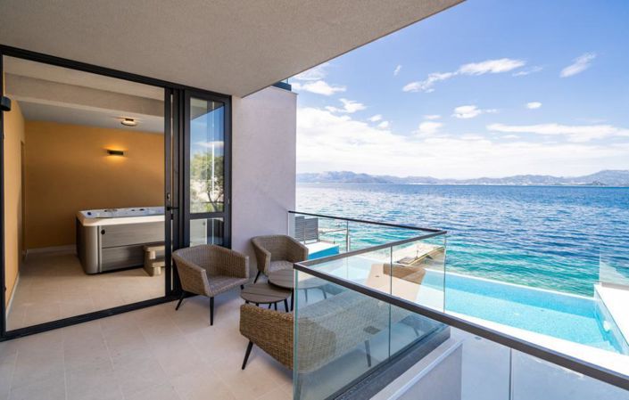 Image No.11-6 Bed Property for sale