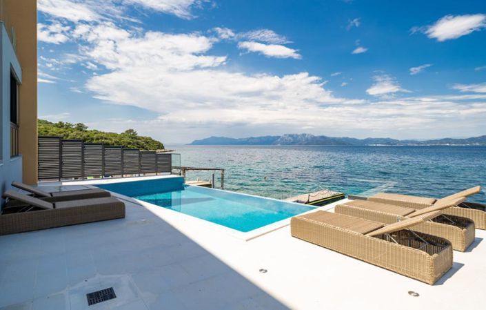 Image No.13-6 Bed Property for sale