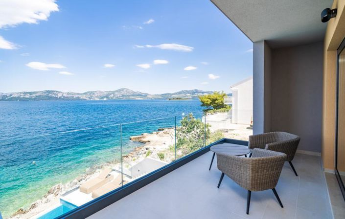 Image No.16-6 Bed Property for sale