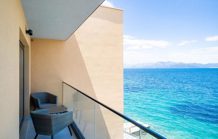 Image No.18-6 Bed Property for sale