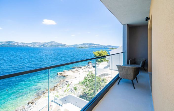 Image No.19-6 Bed Property for sale