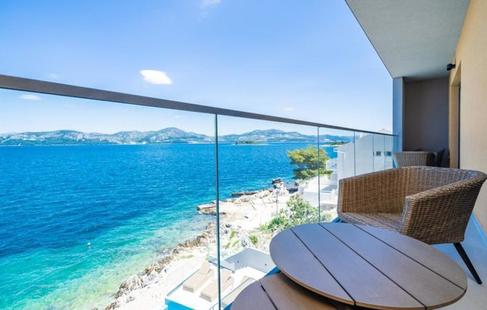 Image No.20-6 Bed Property for sale