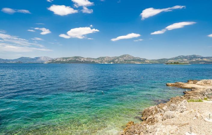 Image No.22-6 Bed Property for sale