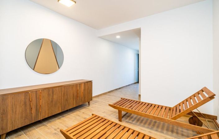 Image No.25-6 Bed Property for sale