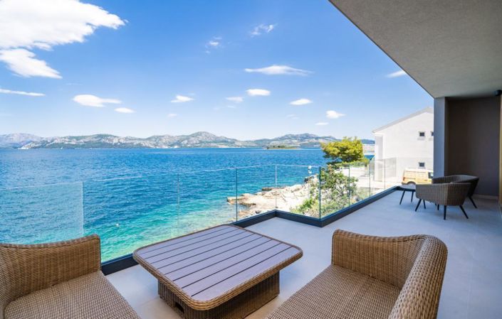 Image No.6-6 Bed Property for sale