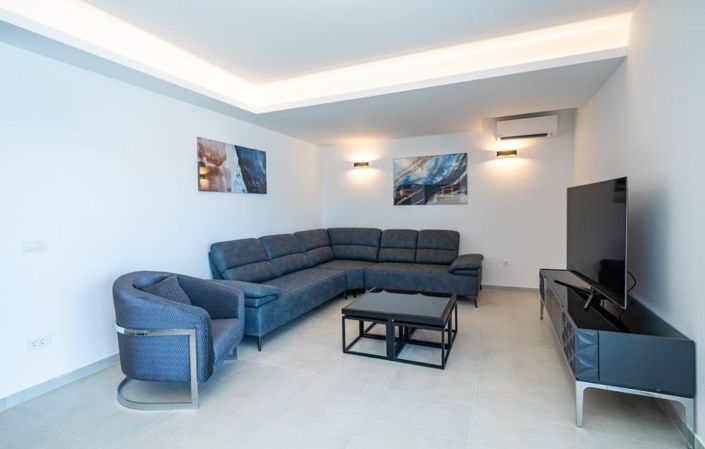 Image No.9-6 Bed Property for sale