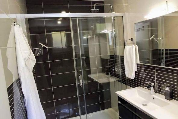 Image No.23-8 Bed Property for sale