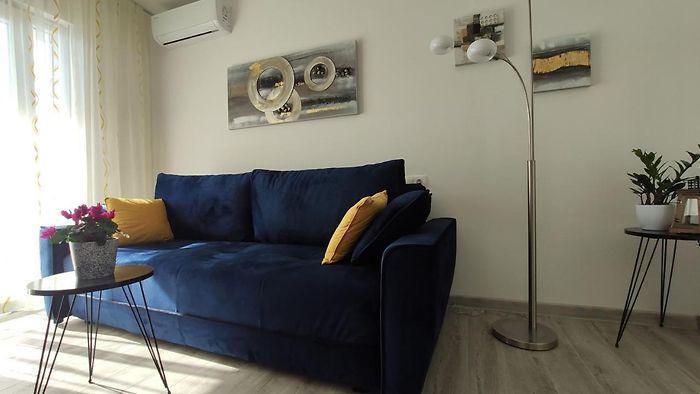 Image No.25-8 Bed Property for sale