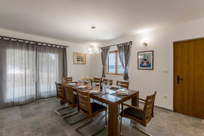 Image No.12-4 Bed Property for sale