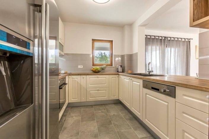 Image No.14-4 Bed Property for sale