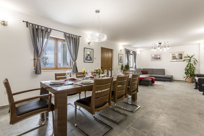 Image No.14-4 Bed Property for sale