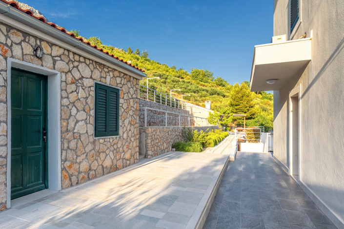 Image No.24-4 Bed Property for sale