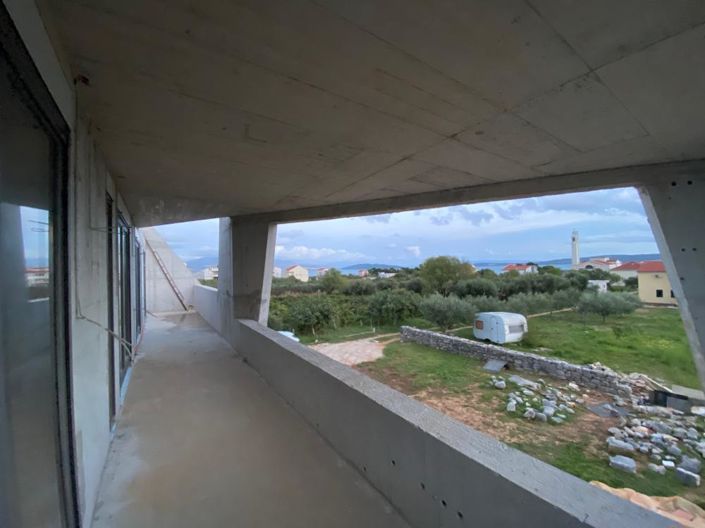 Image No.2-4 Bed Property for sale