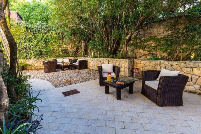 Image No.10-13 Bed Property for sale