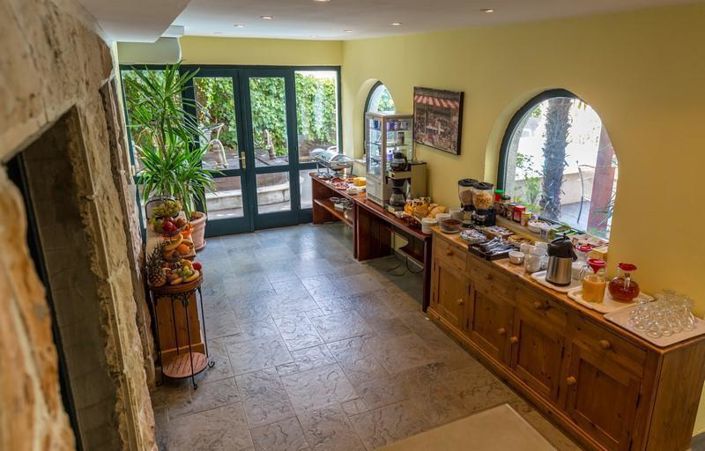 Image No.13-13 Bed Property for sale