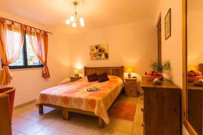 Image No.15-13 Bed Property for sale