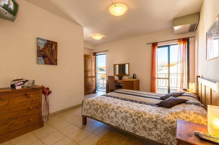 Image No.16-13 Bed Property for sale