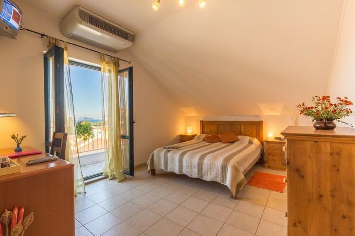 Image No.21-13 Bed Property for sale