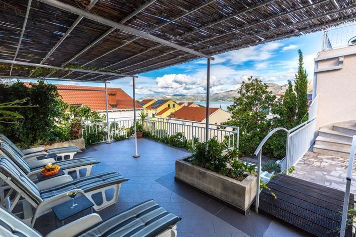 Image No.7-13 Bed Property for sale