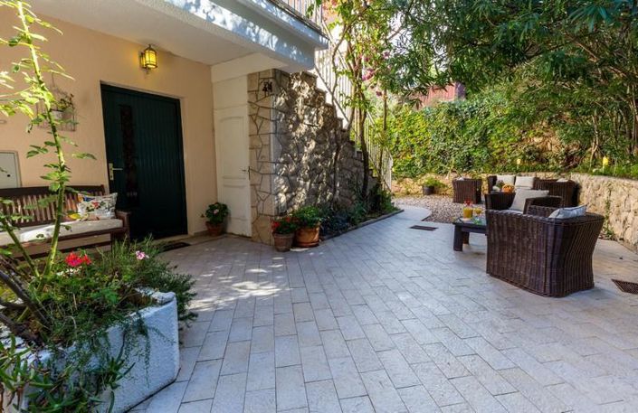 Image No.9-13 Bed Property for sale