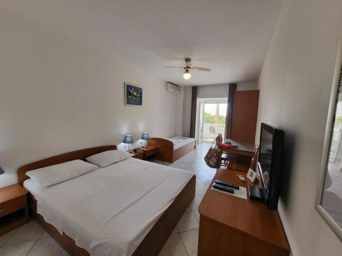 Image No.11-19 Bed Property for sale