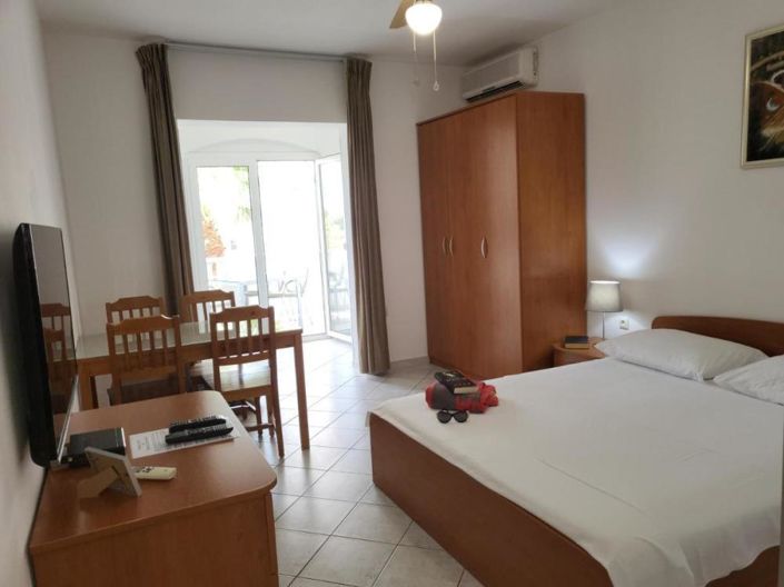 Image No.16-19 Bed Property for sale