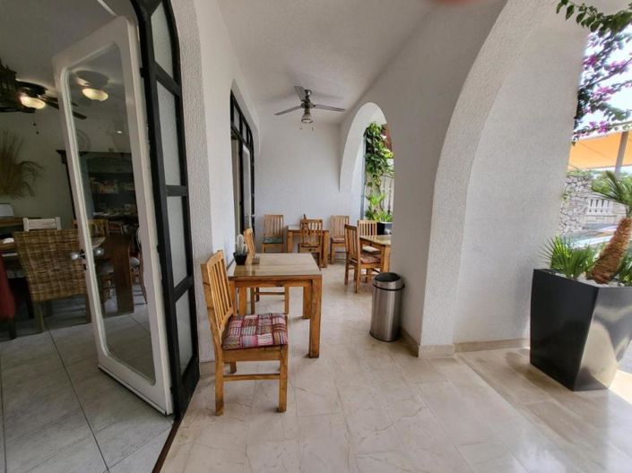 Image No.5-19 Bed Property for sale