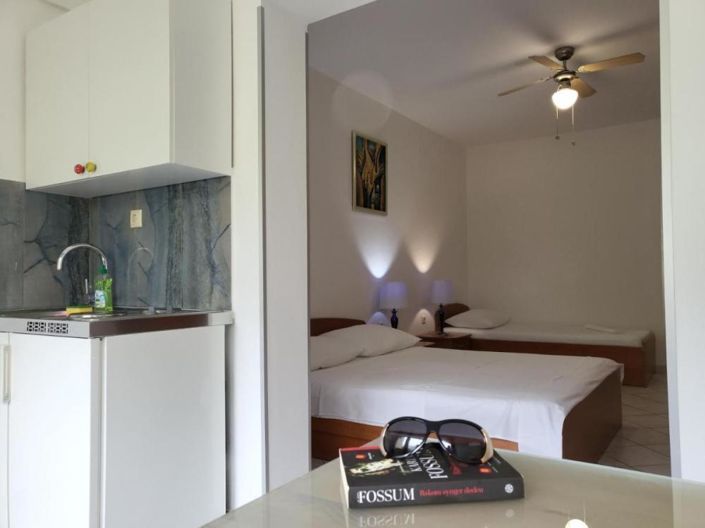 Image No.9-19 Bed Property for sale