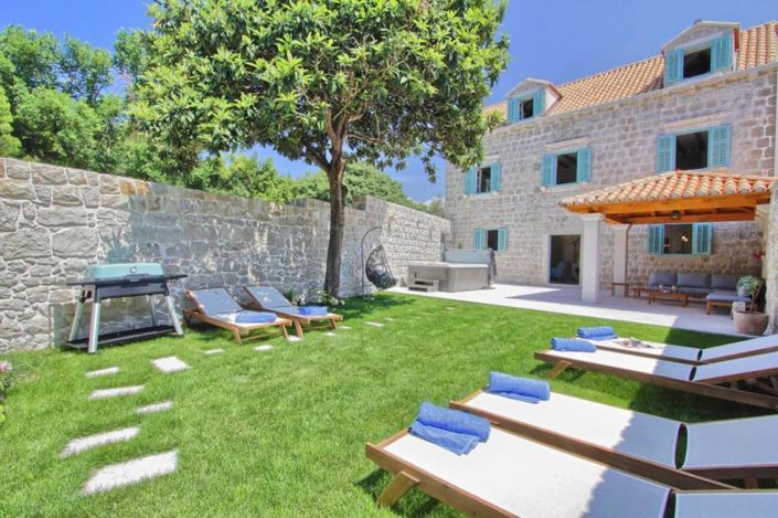 Image No.1-4 Bed Property for sale